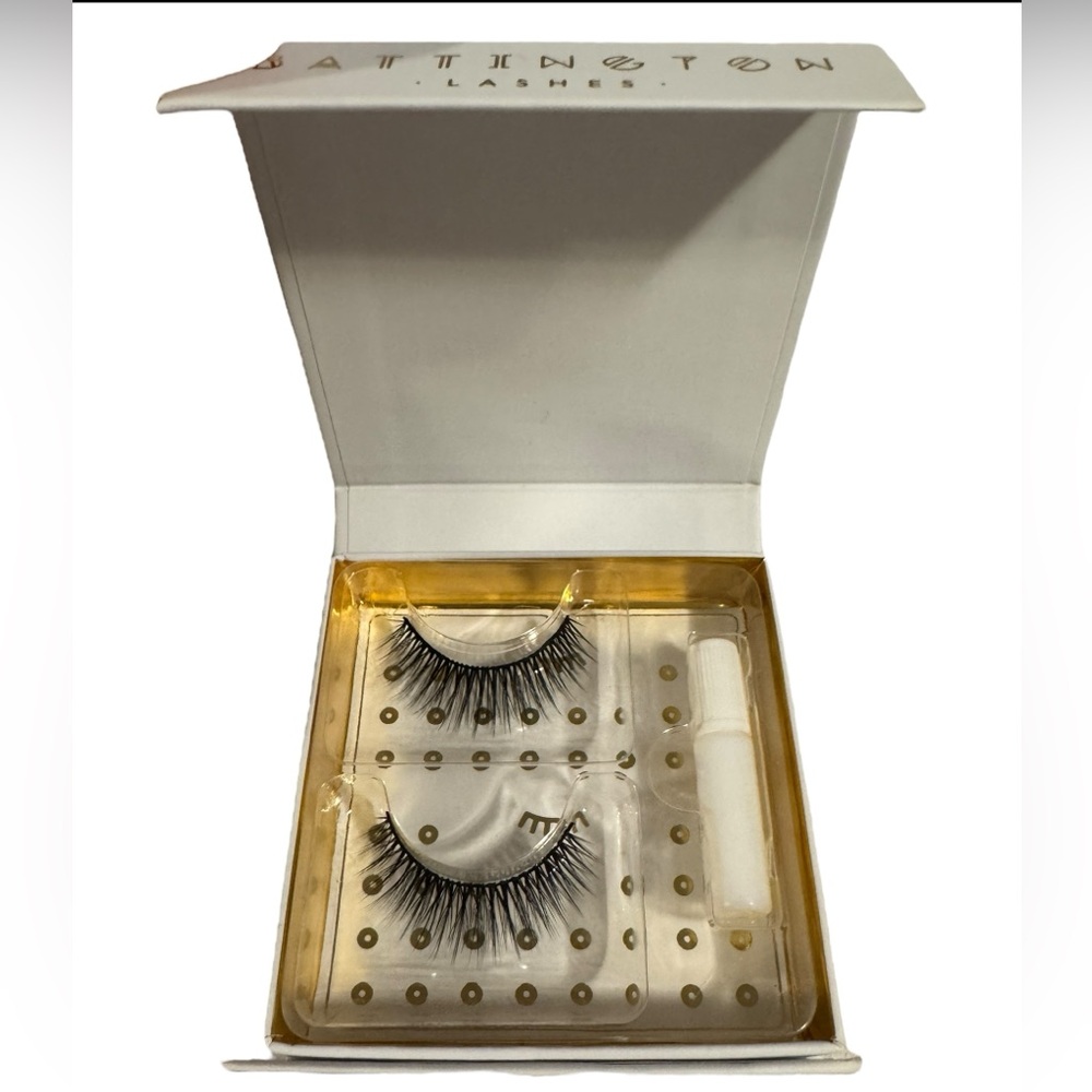 Monroe 3D Set Silk Lashes in Black reusable Battington Lashes with mini glue